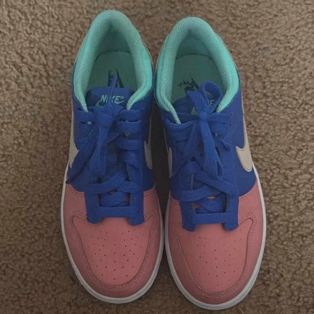 Nike dunks - Picture 1 of 2